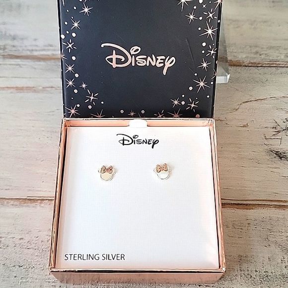 NIB DISNEY MINNIE MOUSE STERLING SILVER STUDS - Picture 1 of 3